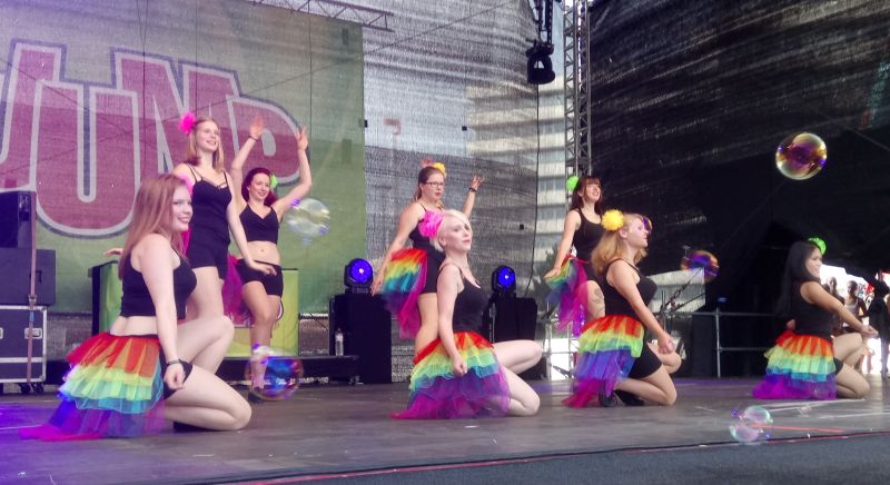 gro&szlig;e Tanzgruppe