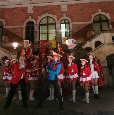 Schl&uuml;ssel&uuml;bergabe