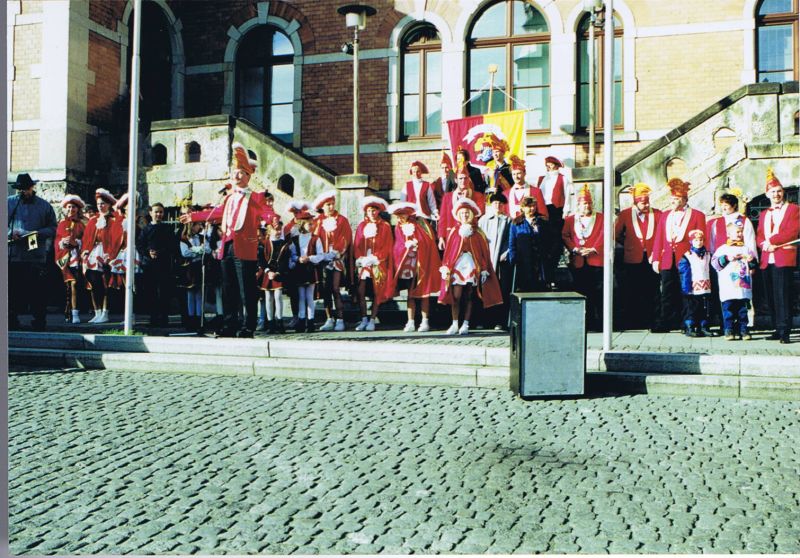 Schl&uuml;ssel&uuml;bergabe