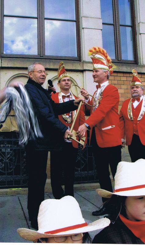 Schl&uuml;ssel&uuml;bergabe