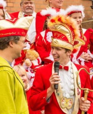 Schl&uuml;ssel&uuml;bergabe